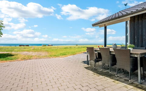 Thorman - 75M from the Sea: Dach, Haus, Zuhause, Hütte, Abstellgleis, Estate, Auffahrt, Gartenbauten, Garten, Schuppen
