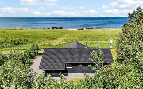 Thorman - 75M from the Sea: Dach, Haus, Zuhause, Hütte, Abstellgleis, Estate, Auffahrt, Gartenbauten, Garten, Schuppen