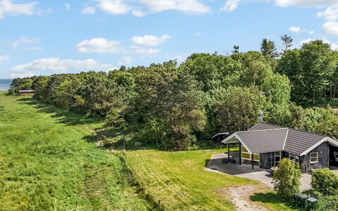 Thorman - 75M from the Sea: Dach, Haus, Zuhause, Hütte, Abstellgleis, Estate, Auffahrt, Gartenbauten, Garten, Schuppen
