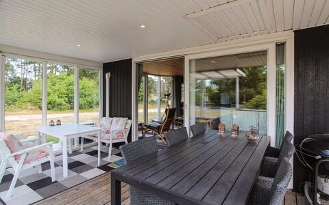 Eldina - 100M from the Sea: Holz, Zuhause, Veranda, Flooring, Fussboden, Tür, Deck, Hartholz, Holzboden, Schatten