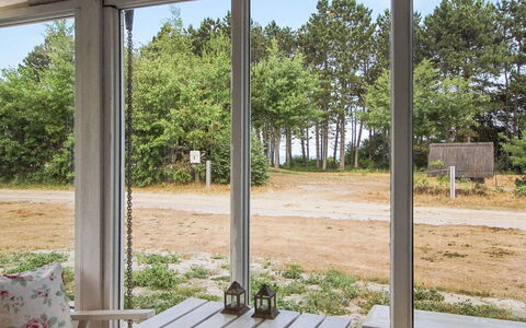 Eldina - 100M from the Sea: Holz, Glas, Schatten, Hartholz, Stuhl, Natürliches Material, Holzbeize, Outdoor Struktur, Gartenbauten, Veranda