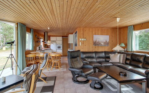 Eldina - 100M from the Sea: Interior Design, Holz, Decke, Möbel, Flooring, Fussboden, Couch, Zimmer, Wohnzimmer, Light Fixture