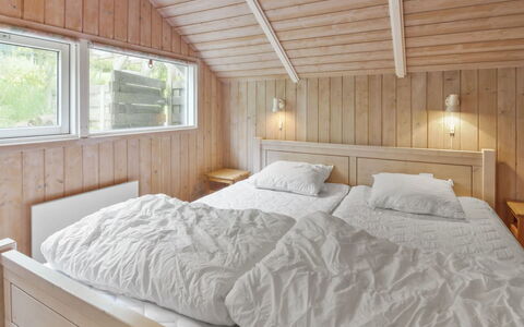 Pirkka - 50M to the Fjord: Bett, Schlafzimmer, Holz, Interior Design, Decke, Flooring, Fussboden, Möbel, Bettdecke, Bedding