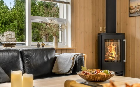 Bia - 250M from the Sea: Holz, Zuhause, Veranda, Deck, Hartholz, Dach, Holzbeize, Holzboden, Eco Hotel