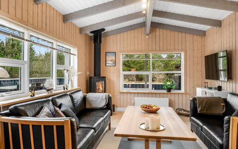 Bia - 250M from the Sea: Holz, Zuhause, Veranda, Deck, Hartholz, Dach, Holzbeize, Holzboden, Eco Hotel