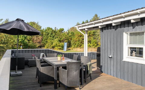 Bia - 250M from the Sea: Holz, Zuhause, Veranda, Deck, Hartholz, Dach, Holzbeize, Holzboden, Eco Hotel
