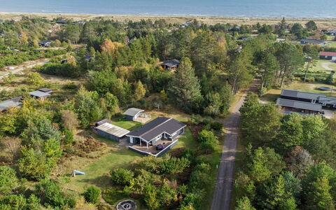 Bia - 250M from the Sea: Holz, Zuhause, Veranda, Deck, Hartholz, Dach, Holzbeize, Holzboden, Eco Hotel