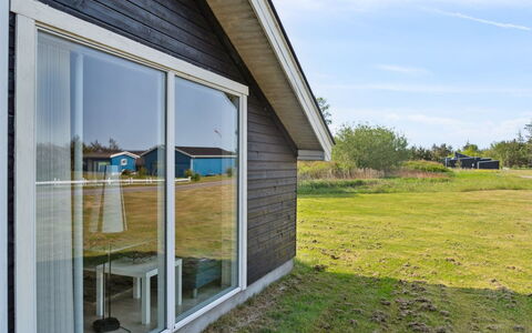 Jil - 750M from the Sea: Die Architektur, Dach, Zuhause, Verbundwerkstoff, Daylighting, Abstellgleis, Auffahrt