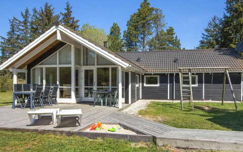 Åsta - 1.7Km from the Sea: Möbel, Interior Design, Flooring, Holz, Fussboden, Decke, Holzboden, Stuhl, Tabelle, Beleuchtung