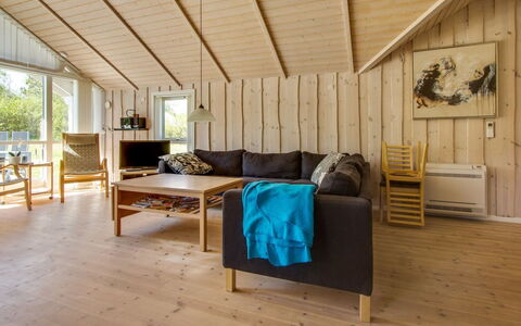 Åsta - 1.7Km from the Sea: Möbel, Interior Design, Flooring, Holz, Fussboden, Decke, Holzboden, Stuhl, Tabelle, Beleuchtung