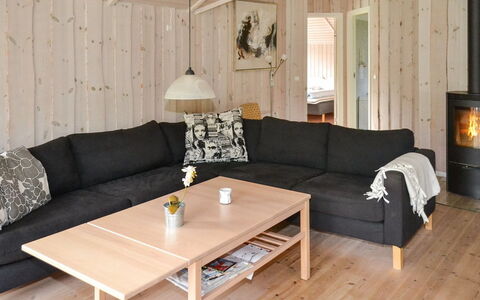 Åsta - 1.7Km from the Sea: Möbel, Interior Design, Flooring, Holz, Fussboden, Decke, Holzboden, Stuhl, Tabelle, Beleuchtung