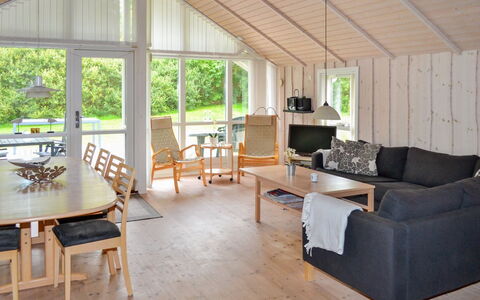 Åsta - 1.7Km from the Sea: Möbel, Interior Design, Flooring, Holz, Fussboden, Decke, Holzboden, Stuhl, Tabelle, Beleuchtung