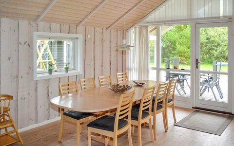 Åsta - 1.7Km from the Sea: Möbel, Interior Design, Flooring, Holz, Fussboden, Decke, Holzboden, Stuhl, Tabelle, Beleuchtung