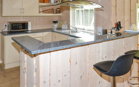 Åsta - 1.7Km from the Sea: Möbel, Interior Design, Flooring, Holz, Fussboden, Decke, Holzboden, Stuhl, Tabelle, Beleuchtung
