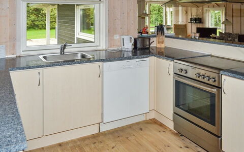 Åsta - 1.7Km from the Sea: Möbel, Interior Design, Flooring, Holz, Fussboden, Decke, Holzboden, Stuhl, Tabelle, Beleuchtung