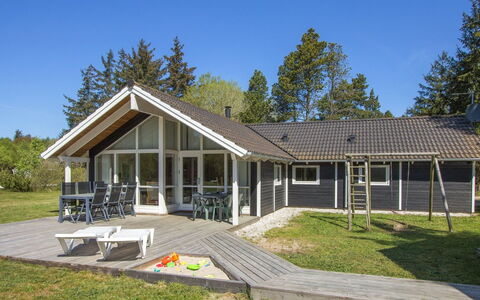 Åsta - 1.7Km from the Sea: Möbel, Interior Design, Flooring, Holz, Fussboden, Decke, Holzboden, Stuhl, Tabelle, Beleuchtung