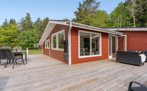 Mainio - 800M from the Sea: Dach, Haus, Zuhause, Hütte, Abstellgleis, Estate, Auffahrt, Gartenbauten, Garten, Schuppen