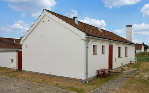 Frieda - 7.2Km from the Sea: Haus, Zuhause, Tür, Dach, Hütte, Estate, Garten, Schatten, Abstellgleis, Garten