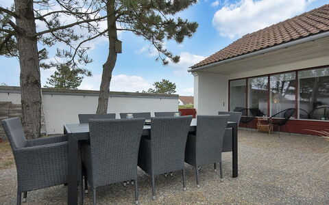 Frieda - 7.2Km from the Sea: Haus, Zuhause, Tür, Dach, Hütte, Estate, Garten, Schatten, Abstellgleis, Garten
