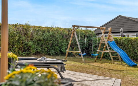 Kerttuli - 800M from the Sea: Decke, Flooring, Interior Design, Fussboden, Verbundwerkstoff, Möbel, Resort, Hotel, Design, Daylighting