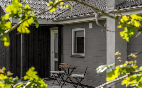 Kerttuli - 800M from the Sea: Decke, Flooring, Interior Design, Fussboden, Verbundwerkstoff, Möbel, Resort, Hotel, Design, Daylighting