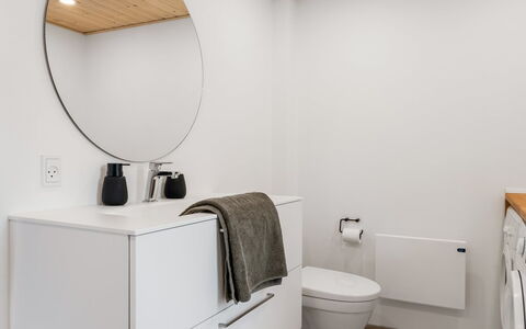 Kerttuli - 800M from the Sea: Armatur, Interior Design, Flooring, Badezimmer, Fussboden, Bad Sink, Badezimmerschrank, Sinken, Zapfhahn, Installation