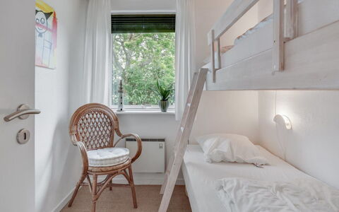 Kerttuli - 800M from the Sea: Bett, Schlafzimmer, Interior Design, Holz, Möbel, Bettdecke, Fussboden, Bedding, Decke, Flooring