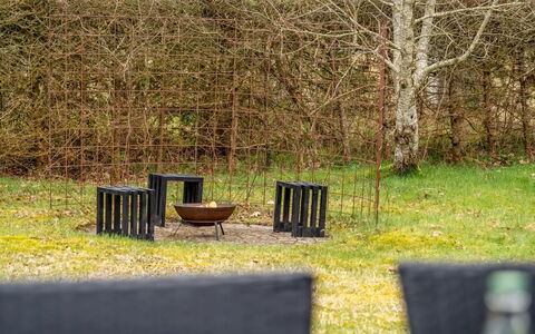 Kerttuli - 800M from the Sea: Gras, Grundstueck, Garten, Kofferraum, Ground, Rasen, Gartenmöbel, Wiese, Park