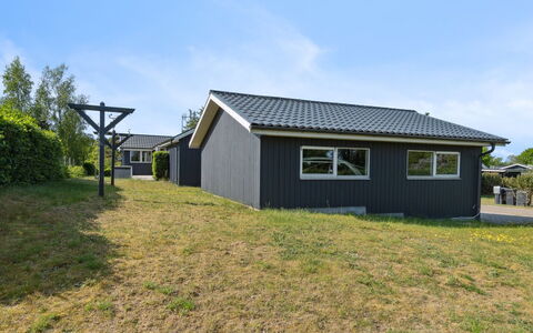 Rafn - 550M from the Sea: Die Architektur, Dach, Zuhause, Verbundwerkstoff, Daylighting, Abstellgleis, Auffahrt