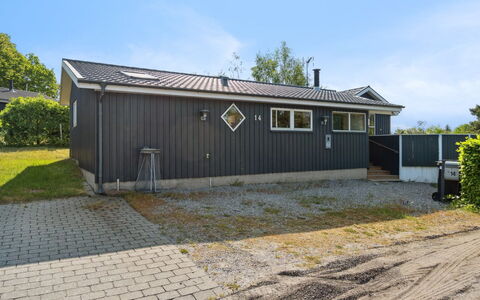 Rafn - 550M from the Sea: Die Architektur, Dach, Zuhause, Verbundwerkstoff, Daylighting, Abstellgleis, Auffahrt