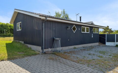 Rafn - 550M from the Sea: Die Architektur, Dach, Zuhause, Verbundwerkstoff, Daylighting, Abstellgleis, Auffahrt