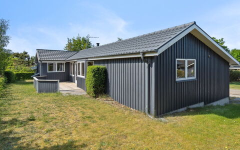 Rafn - 550M from the Sea: Die Architektur, Dach, Zuhause, Verbundwerkstoff, Daylighting, Abstellgleis, Auffahrt