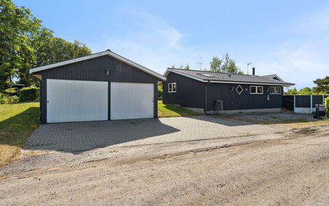 Rafn - 550M from the Sea: Die Architektur, Dach, Zuhause, Verbundwerkstoff, Daylighting, Abstellgleis, Auffahrt