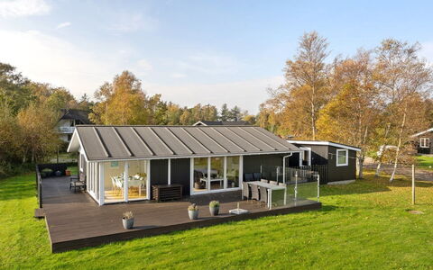 Gisa - from the Sea: Dach, Haus, Zuhause, Die Architektur, Grundstueck, Hütte, Tür, Veranda, Schatten, Estate