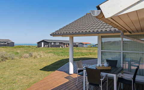 Aniela - 150M from the Sea: Dach, Zuhause, Grundstueck, Schatten, Hütte, Tür, Veranda, Abstellgleis, Estate, Outdoor Struktur