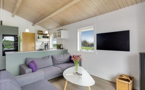 Aashild - 400M from the Sea: Holz, Flooring, Interior Design, Fussboden, Decke, Zuhause, Zimmer, Wohnzimmer, Holzboden, Hartholz