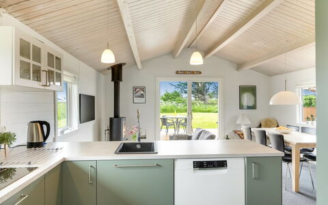 Aashild - 400M from the Sea: Küche, Interior Design, Decke, Countertop, Küchengerät, Möbel, Cabinetry, Light Fixture, Major Appliance, Haushaltsgerät