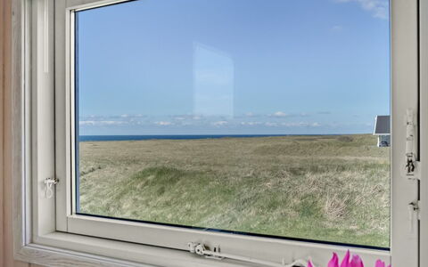 Hedy - 150M from the Sea: Möbel, Interior Design, Flooring, Holz, Fussboden, Decke, Holzboden, Stuhl, Tabelle, Beleuchtung