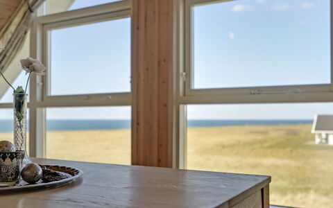 Hedy - 150M from the Sea: Möbel, Interior Design, Flooring, Holz, Fussboden, Decke, Holzboden, Stuhl, Tabelle, Beleuchtung