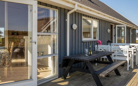 Hedy - 150M from the Sea: Möbel, Interior Design, Flooring, Holz, Fussboden, Decke, Holzboden, Stuhl, Tabelle, Beleuchtung