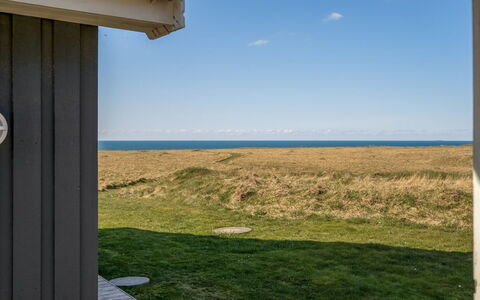 Hedy - 150M from the Sea: Möbel, Interior Design, Flooring, Holz, Fussboden, Decke, Holzboden, Stuhl, Tabelle, Beleuchtung