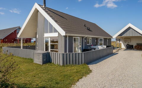 Hedy - 150M from the Sea: Möbel, Interior Design, Flooring, Holz, Fussboden, Decke, Holzboden, Stuhl, Tabelle, Beleuchtung