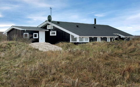 Sixten - 450M from the Sea: Flooring, Wand, Fussboden, Interior Design, Holz, Decke, Holzboden, Beleuchtung, Möbel, Laminatboden