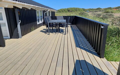 Sixten - 450M from the Sea: Flooring, Wand, Fussboden, Interior Design, Holz, Decke, Holzboden, Beleuchtung, Möbel, Laminatboden