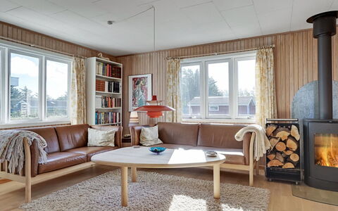 Afrim - 694M from the Sea: Möbel, Interior Design, Flooring, Fussboden, Holz, Decke, Zimmer, Zuhause, Wohnzimmer, Beleuchtung