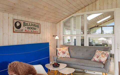 Fliri - 700M from the Sea: Interior Design, Möbel, Flooring, Holz, Fussboden, Decke, Zimmer, Couch, Wohnzimmer