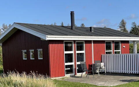 Verene - 400M from the Sea: Hütte, Hinterhof, Garten, Gartenbauten, Schuppen, Abstellgleis, Gartenmöbel, Blockhaus, Outdoor Struktur, Hütte