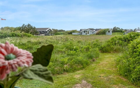 Verene - 400M from the Sea: Hütte, Hinterhof, Garten, Gartenbauten, Schuppen, Abstellgleis, Gartenmöbel, Blockhaus, Outdoor Struktur, Hütte