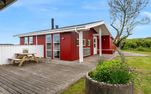 Verene - 400M from the Sea: Hütte, Hinterhof, Garten, Gartenbauten, Schuppen, Abstellgleis, Gartenmöbel, Blockhaus, Outdoor Struktur, Hütte