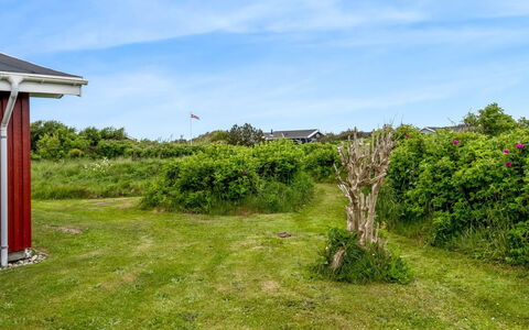 Verene - 400M from the Sea: Hütte, Hinterhof, Garten, Gartenbauten, Schuppen, Abstellgleis, Gartenmöbel, Blockhaus, Outdoor Struktur, Hütte